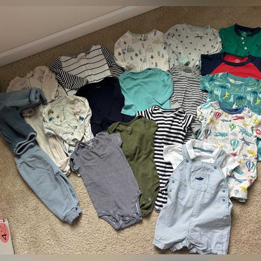 Lot of long sleeved onesies, rompers and pjs